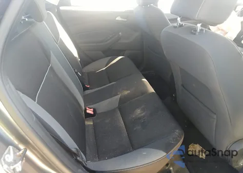 2013 Ford Focus Se z USA, uszkodzony, nr VIN 1FADP3F22DL379407